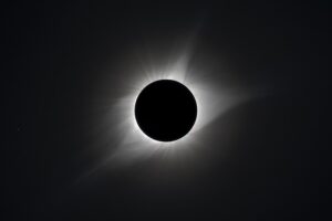 Image of a solar corona during a total eclipse by Boris Štromar from Pixabay
