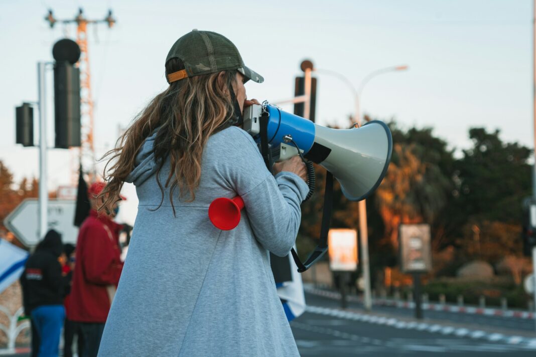 A woman drinking from a bottle photo - Free Woman Image on Unsplash