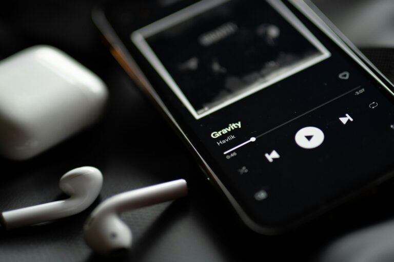 Black and white candybar phone photo - Free Music Image on Unsplash
